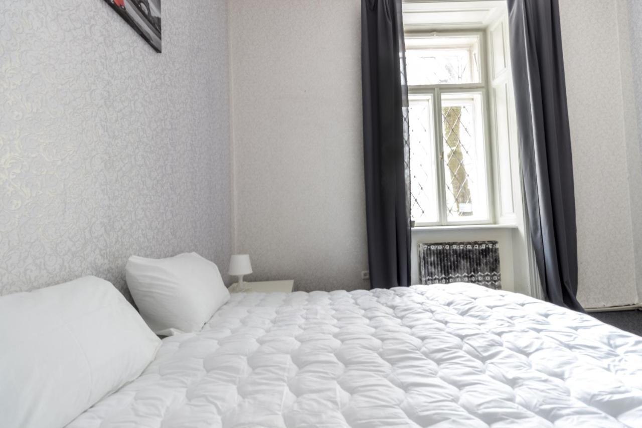 Hostel Best Time Lviv Buitenkant foto