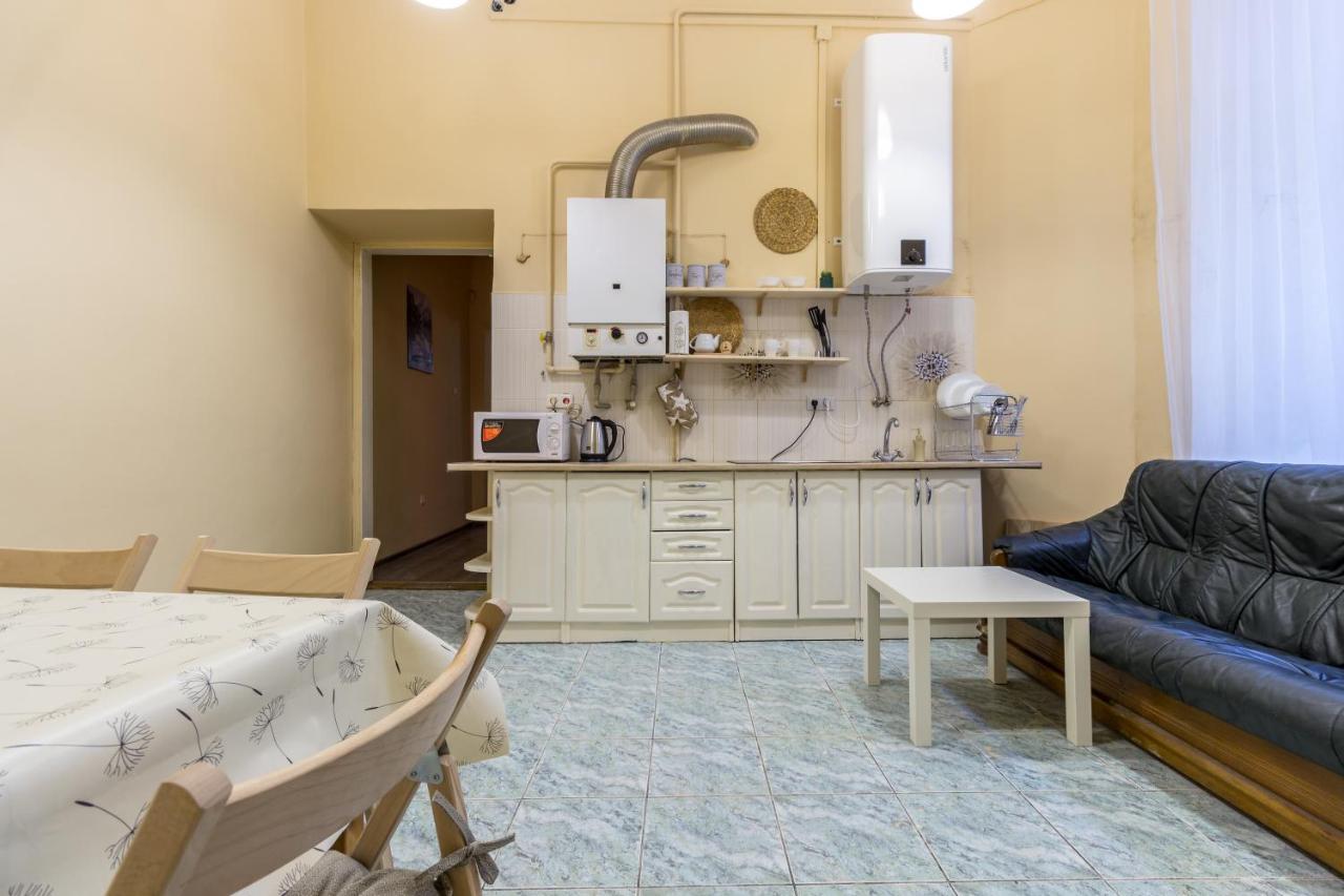 Hostel Best Time Lviv Buitenkant foto